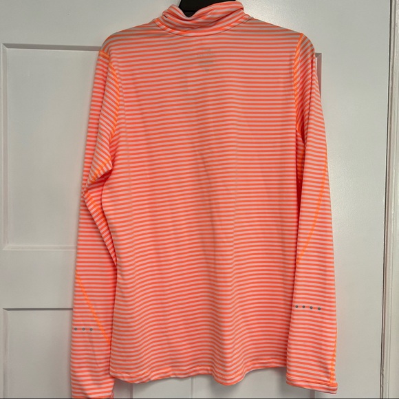 Womens Nike pullover - Picture 2 of 2